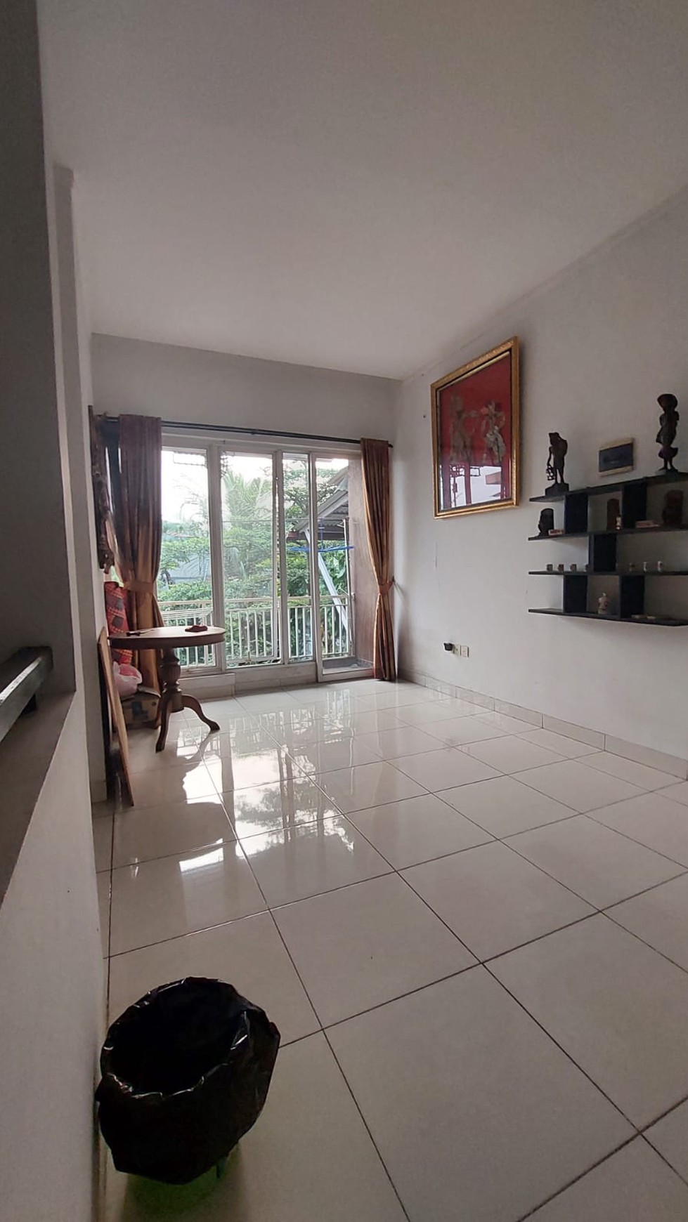 Rumah rapih, siap huni dalam cluster di Bintaro