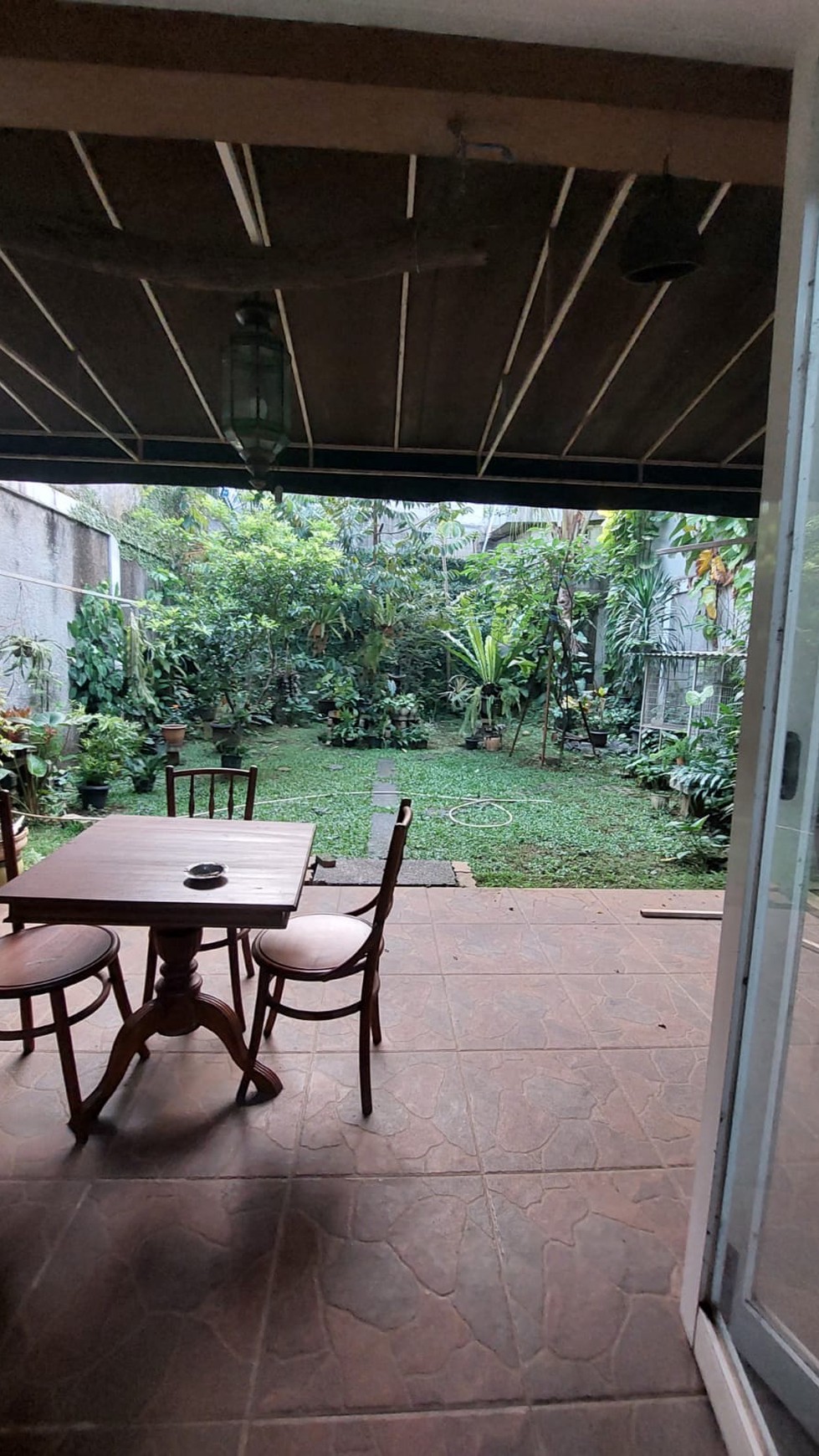 Rumah rapih, siap huni dalam cluster di Bintaro