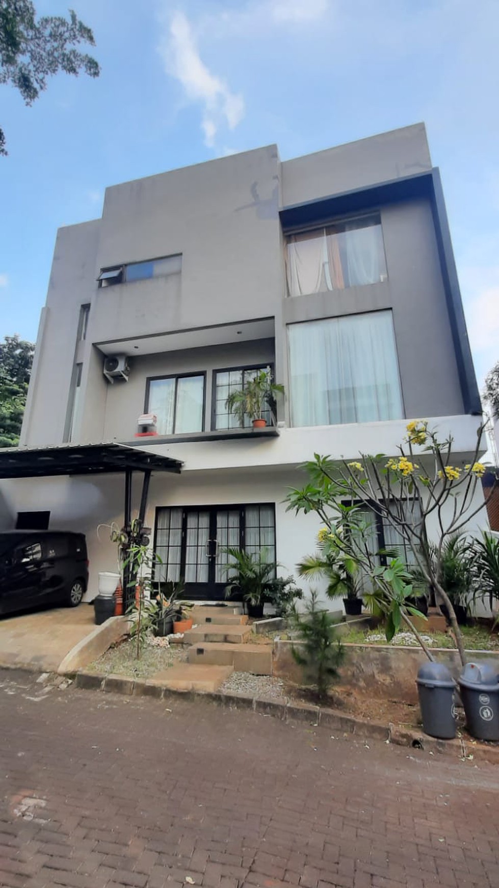 Rumah Bagus 3Lantai Furnished Area Jl Veteran Bintaro,  Cuss Akses Toll