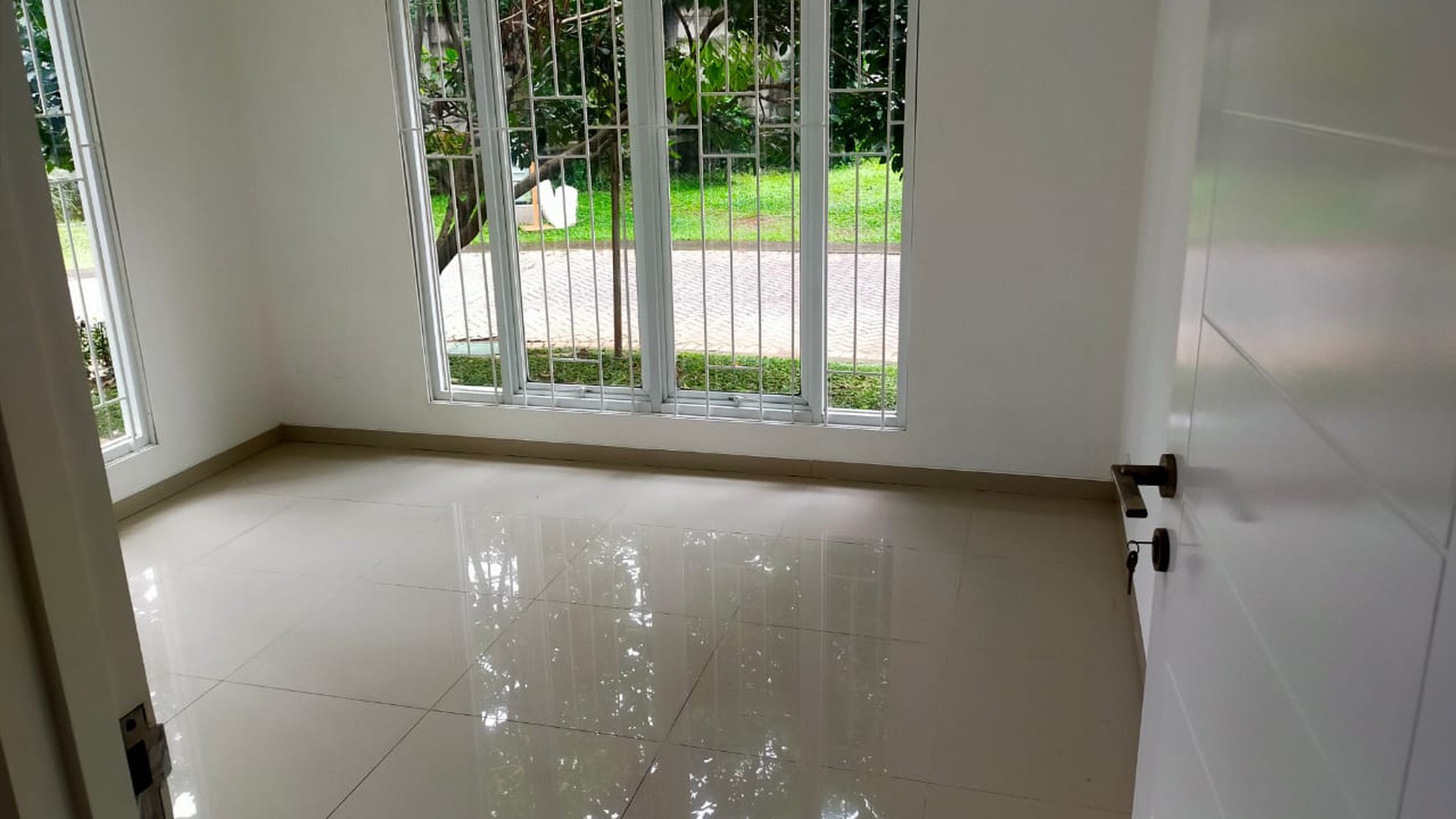 Hunian Keren Diarea Cluster Emerald Bintaro Jaya 9, Akses Toll Parigi-JOR