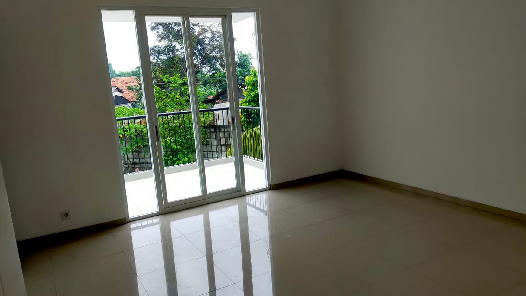 Hunian Keren Diarea Cluster Emerald Bintaro Jaya 9, Akses Toll Parigi-JOR