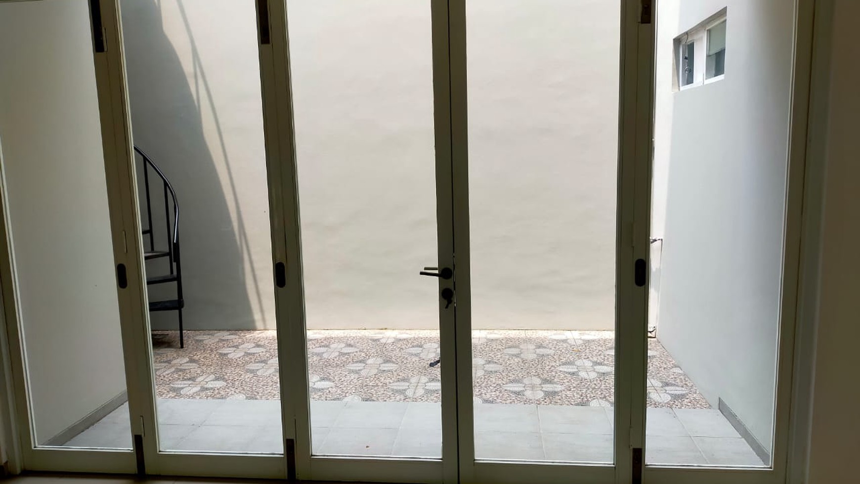 Hunian Keren Diarea Cluster Emerald Bintaro Jaya 9, Akses Toll Parigi-JOR