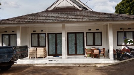 Rumah dengan halaman luas di Ciwedey Bandung