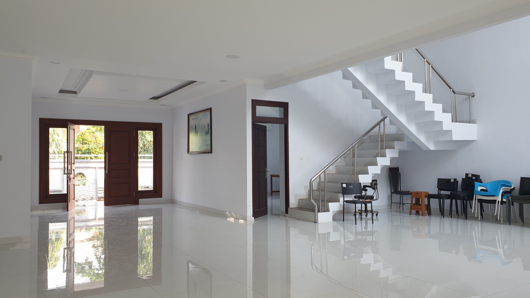 Rumah Taman Modern, Ujung Menteng Cakung, Luas 12,32 x 25m&#xb2;