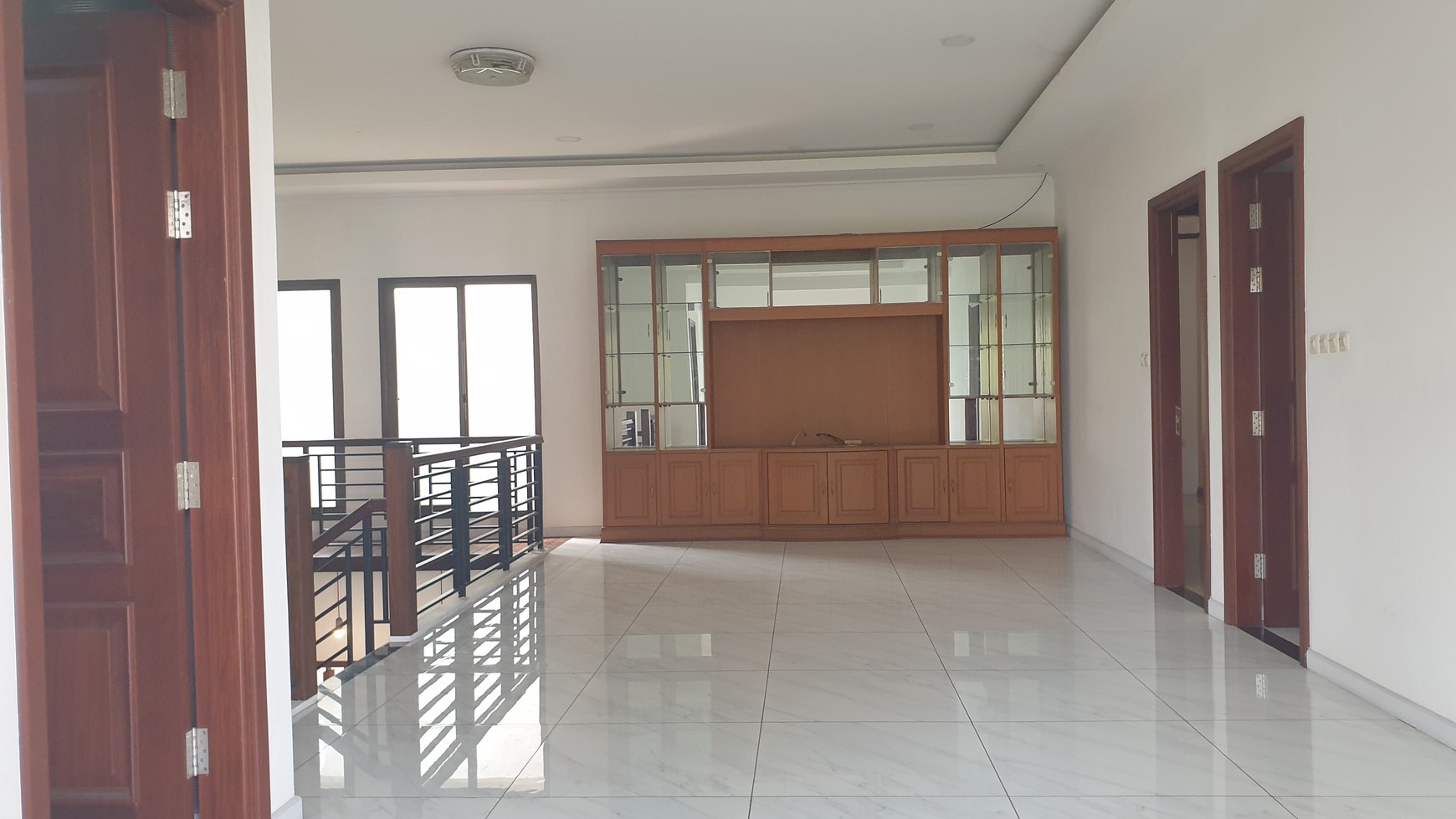 Rumah Taman Modern, Ujung Menteng Cakung, Luas 12,32x25m2