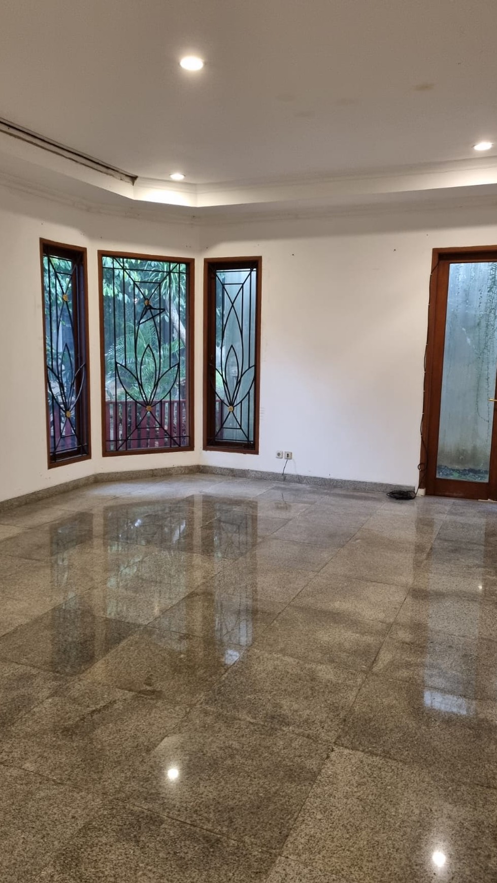 Rumah Bagus Siap Huni dan Asri di Jalan Siaga Raya, Pejaten, Jakarta Selatan 