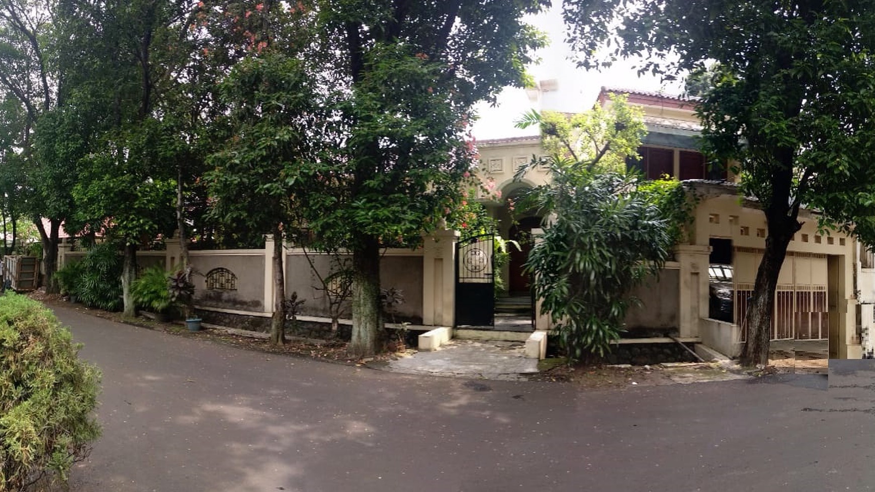 Rumah LUX di daerah jakarta selatan