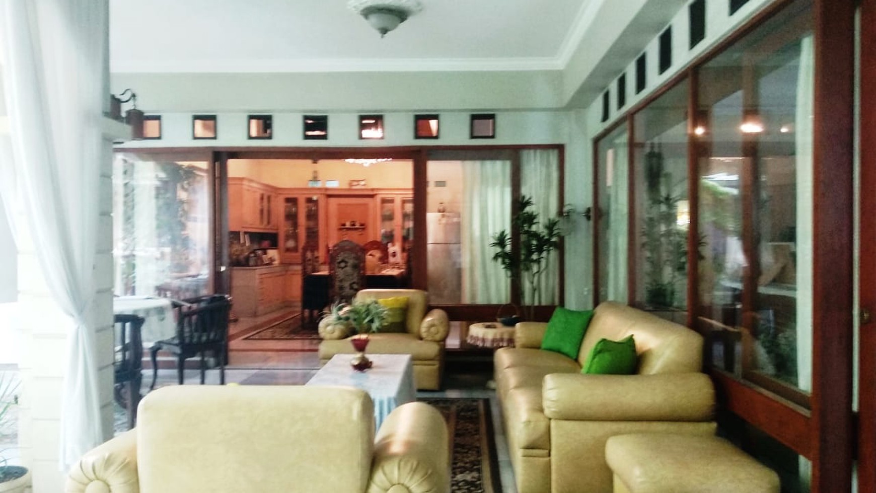 Rumah LUX di daerah jakarta selatan