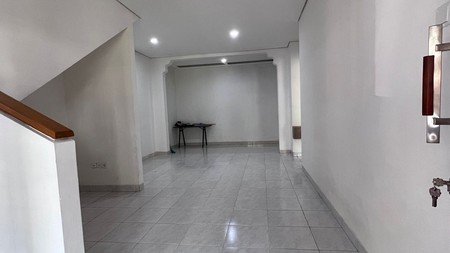 Rumah Siap Huni, Hunian Nyaman dan Asri @Emerald Town House, Bintaro