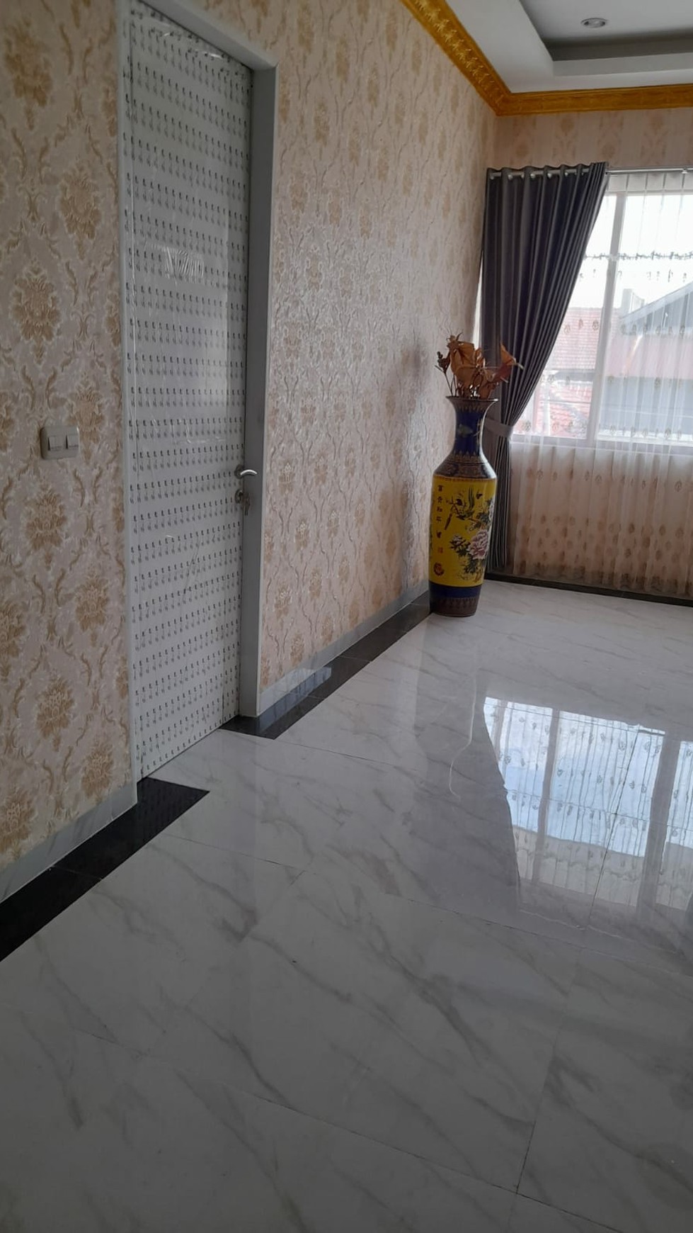 Dijual Rumah Baru Darmo Harapan Indah Bonus Semi Furnished, Waterheater, CCTV, Strategis dekat Mitra Keluarga, SMA Gloria, Elyon