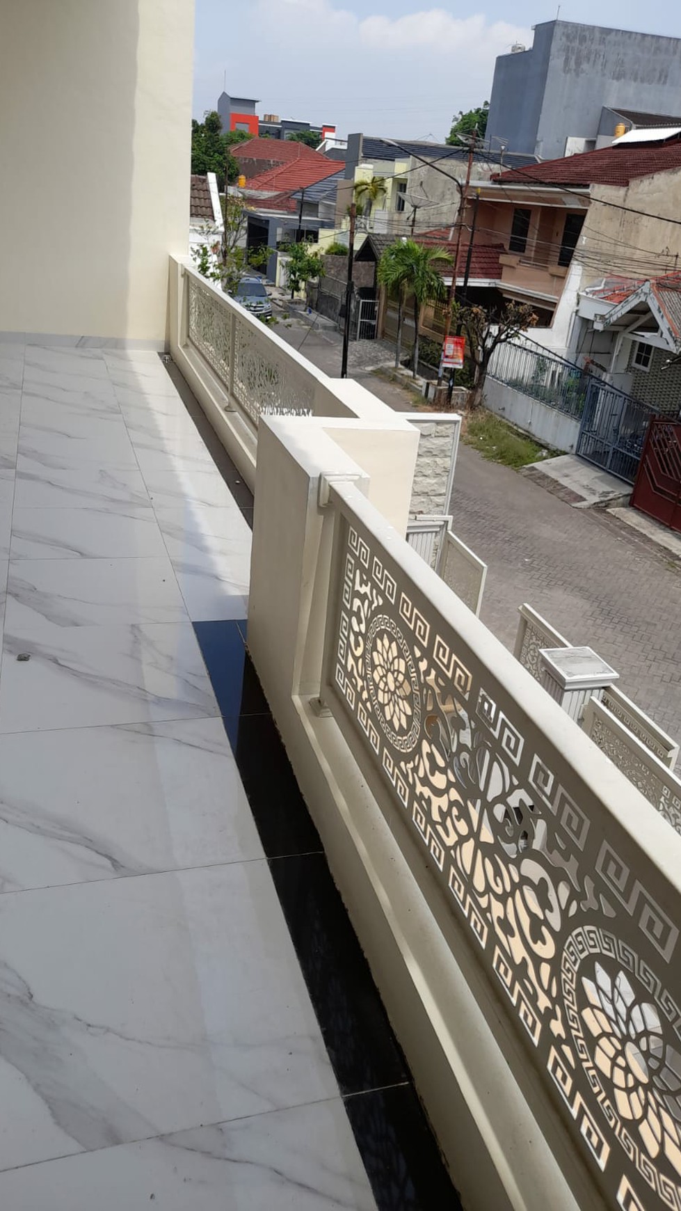 Dijual Rumah Baru Darmo Harapan Indah Bonus Semi Furnished, Waterheater, CCTV, Strategis dekat Mitra Keluarga, SMA Gloria, Elyon