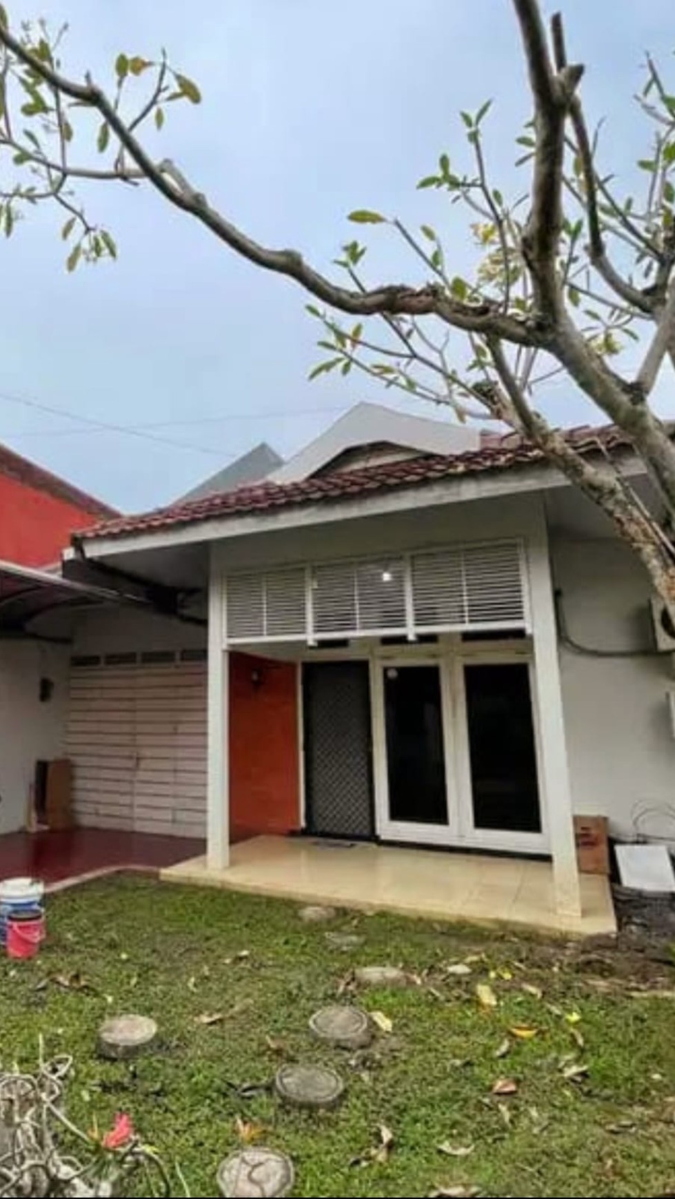 MURAH LUAS Dijual Rumah Darmo Sentosa Raya - Surabaya Barat Strategis dekat Akses Tol Satelit , Perum Villa Bukit Mas , Raya Mayjen Sungkono