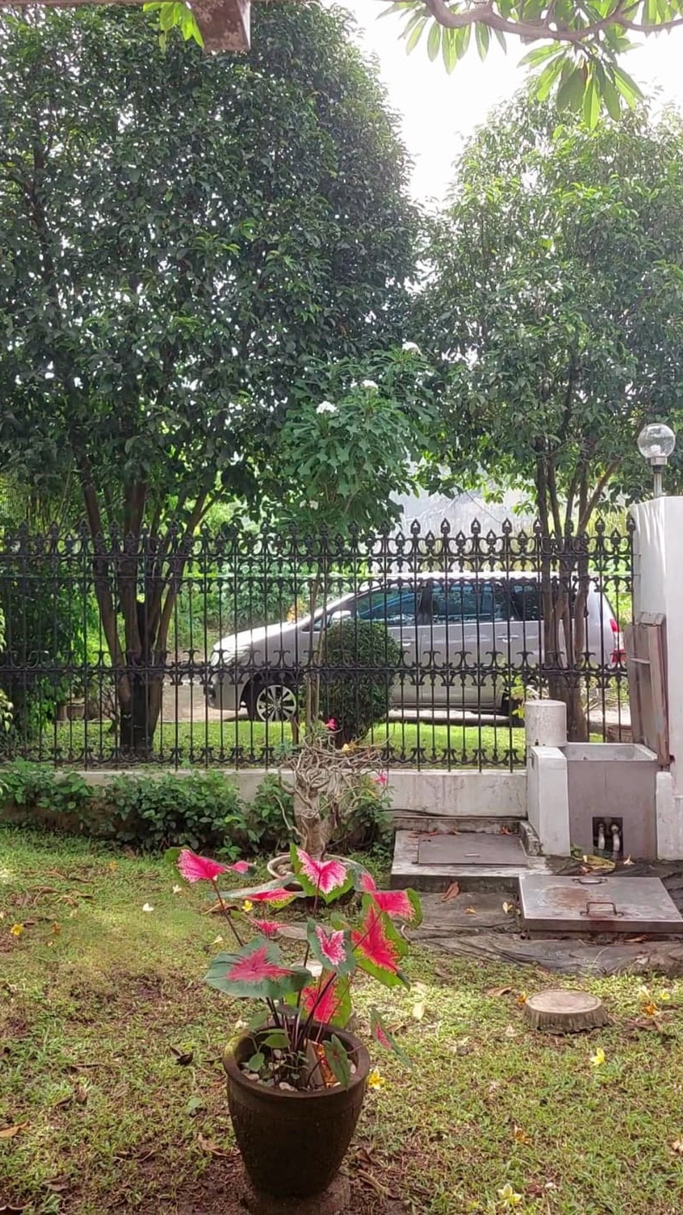 MURAH LUAS Dijual Rumah Darmo Sentosa Raya - Surabaya Barat Strategis dekat Akses Tol Satelit , Perum Villa Bukit Mas , Raya Mayjen Sungkono