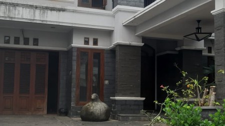 RUMAH  DENGAN  HARGA MURAH, DILOKASI  ELITE,TENANG STRATEGIS  DI MENTENG JAKARTA PUSAT