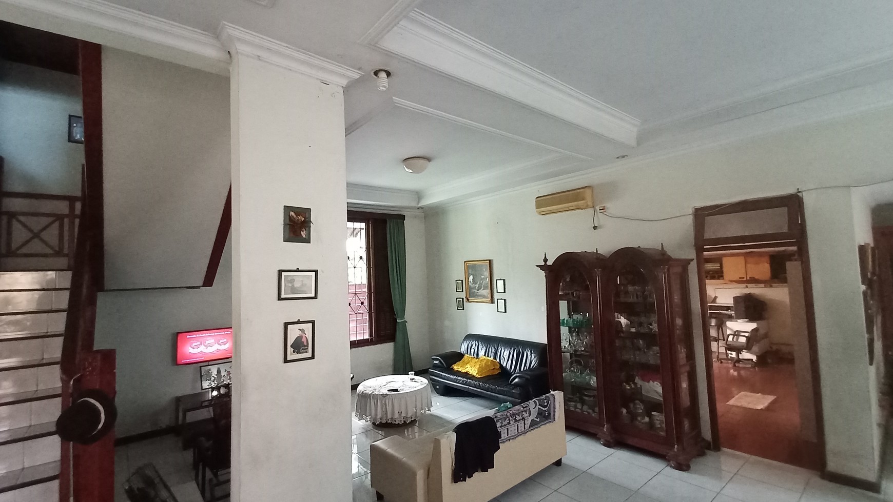 Rumah dua lantai semi furnished, luas posisi Hoek di Bukit Permai Cibubur