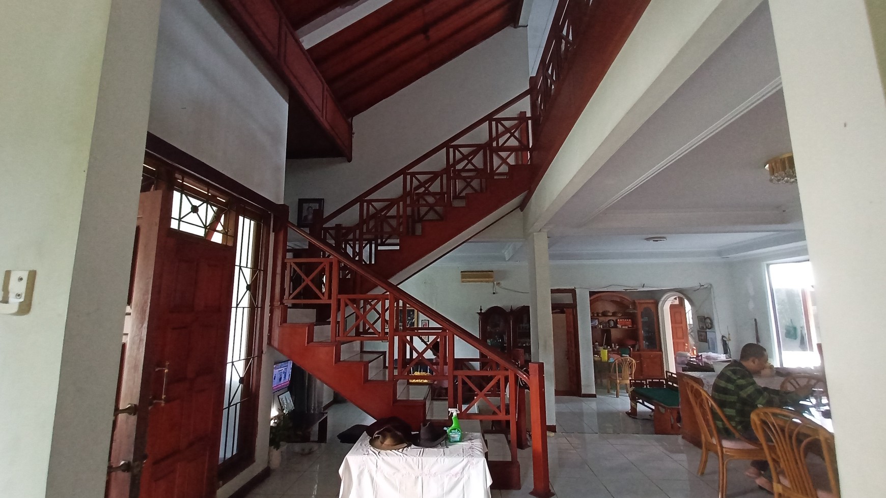 Rumah dua lantai semi furnished, luas posisi Hoek di Bukit Permai Cibubur