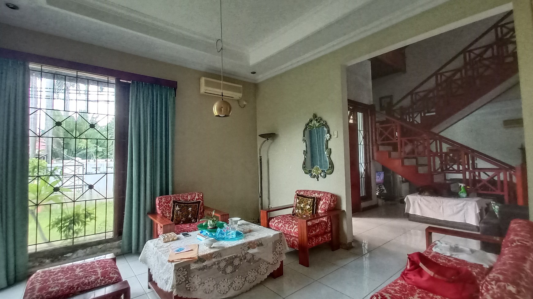 Rumah dua lantai semi furnished, luas posisi Hoek di Bukit Permai Cibubur