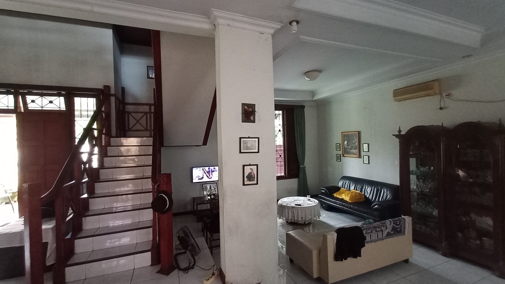 Rumah dua lantai semi furnished, luas posisi Hoek di Bukit Permai Cibubur