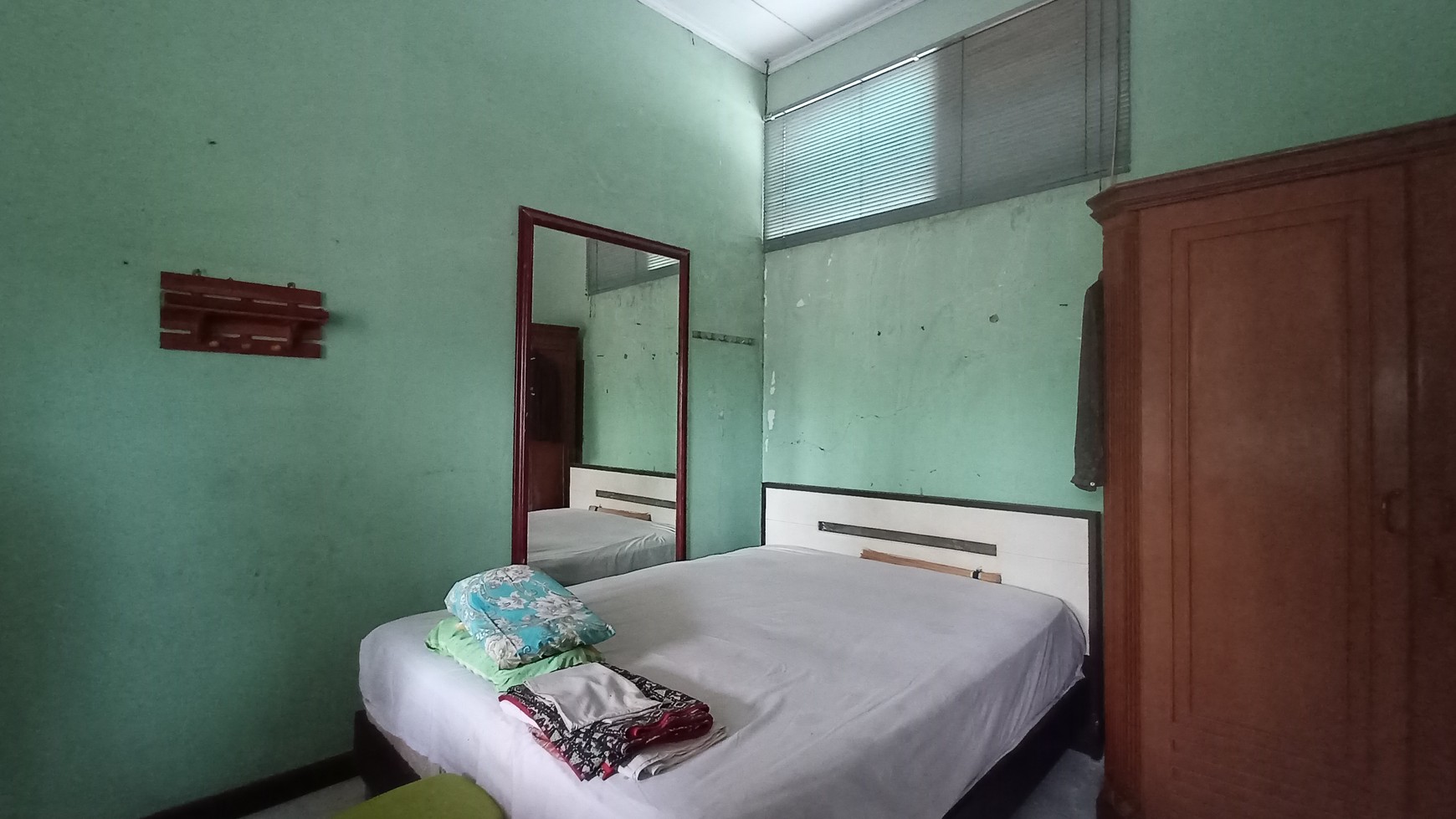 Rumah dua lantai semi furnished, luas posisi Hoek di Bukit Permai Cibubur