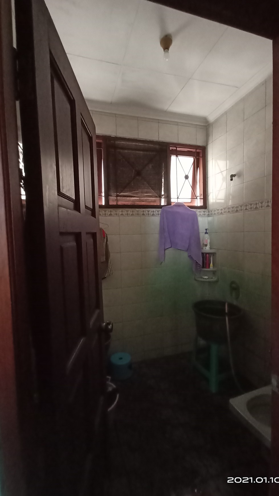 Rumah dua lantai semi furnished, luas posisi Hoek di Bukit Permai Cibubur