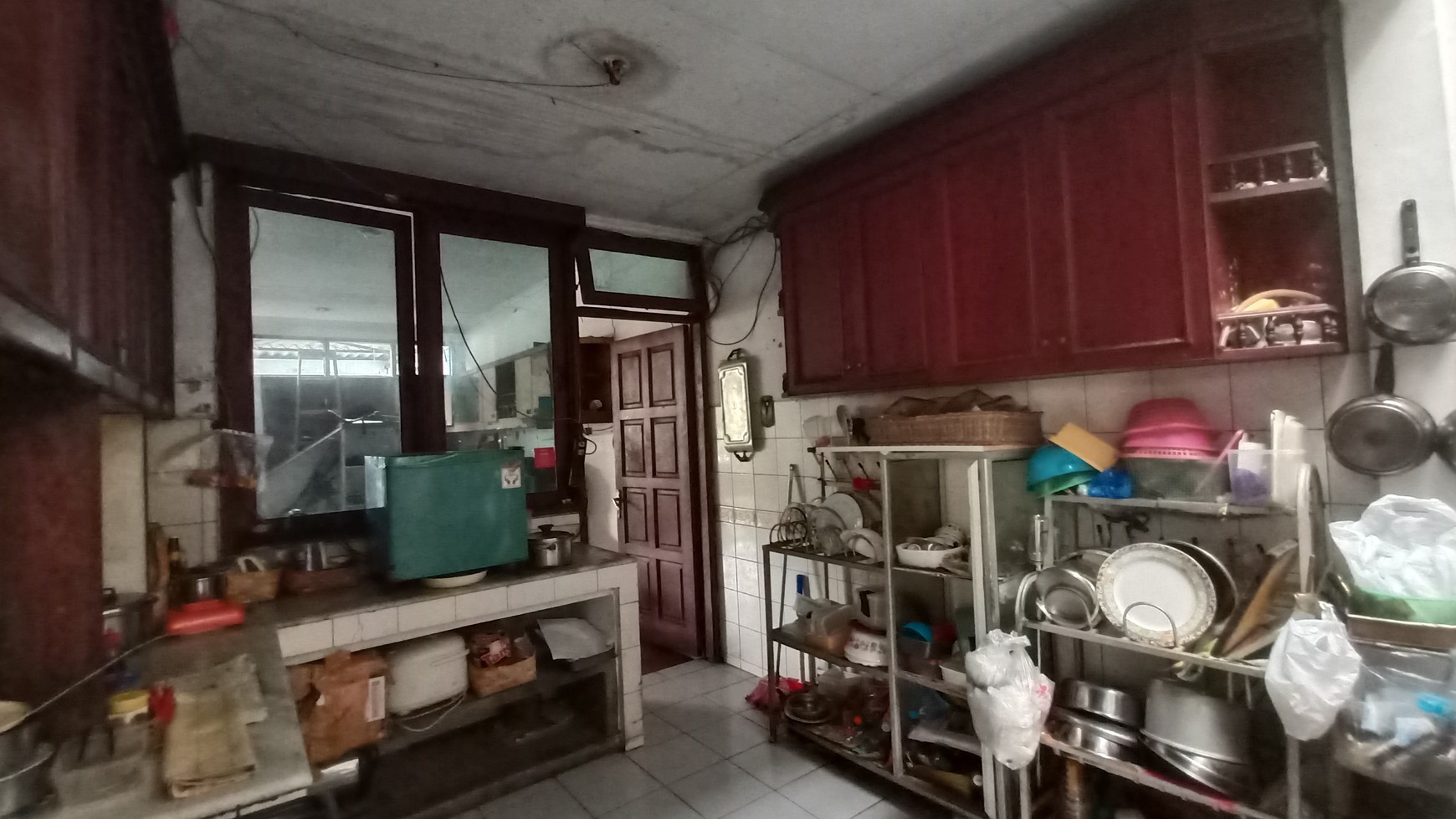 Rumah dua lantai semi furnished, luas posisi Hoek di Bukit Permai Cibubur