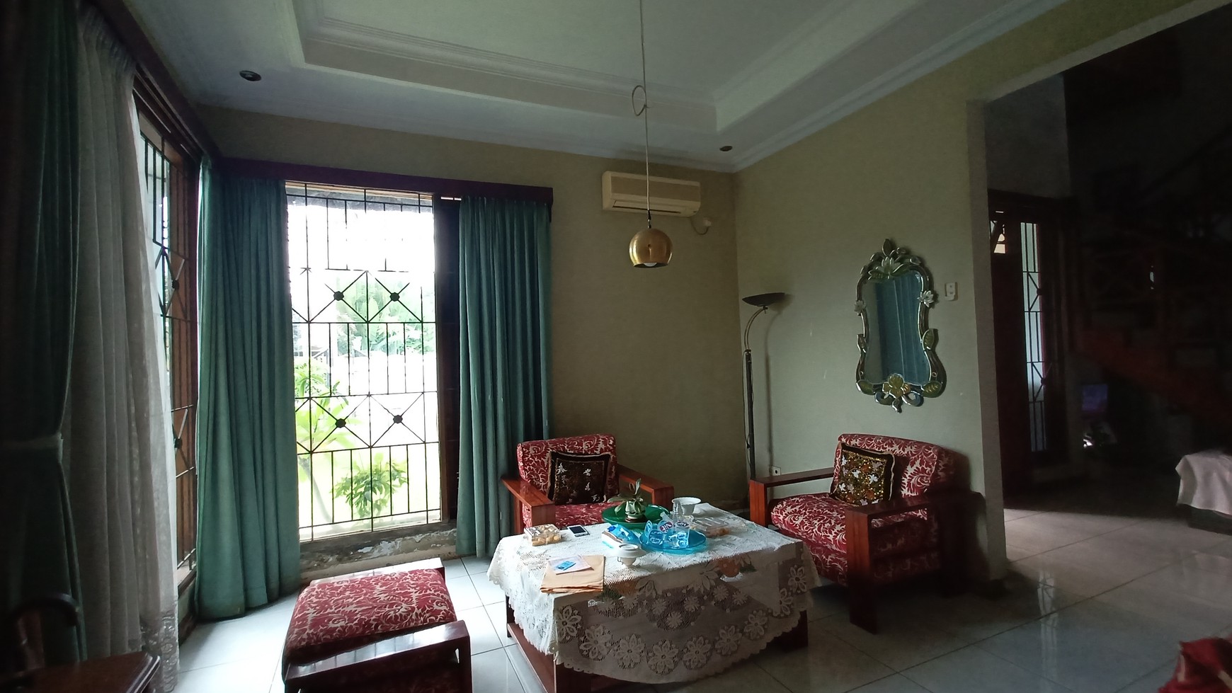 Rumah dua lantai semi furnished, luas posisi Hoek di Bukit Permai Cibubur