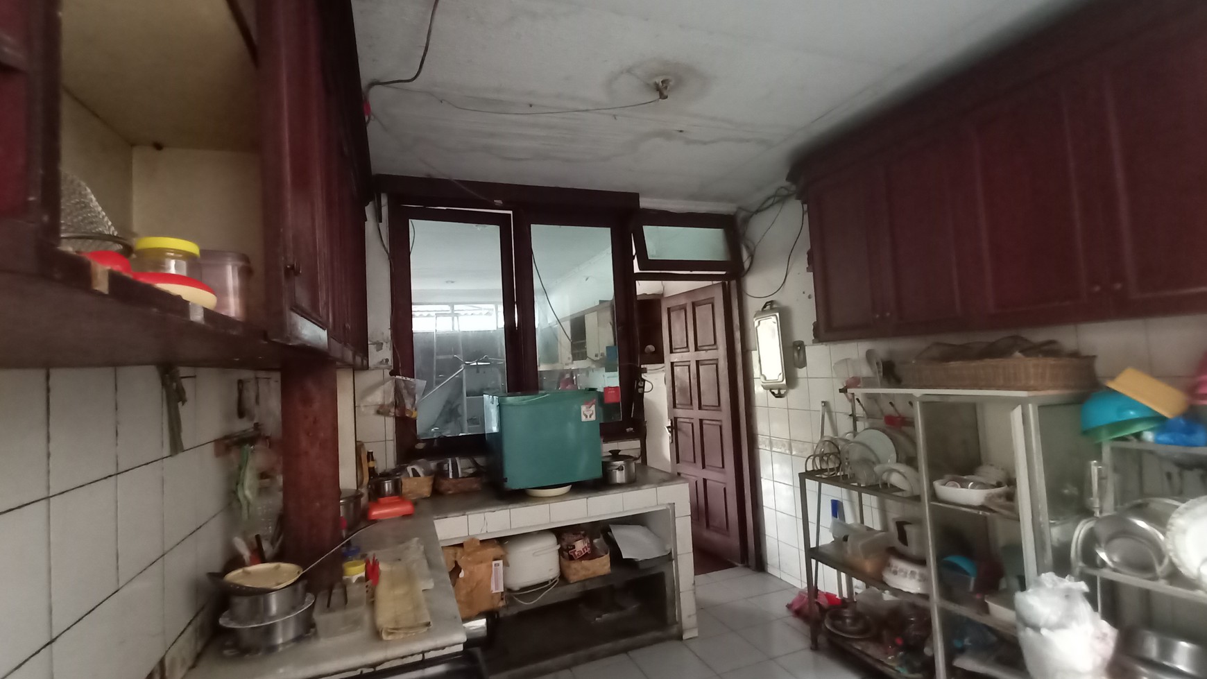 Rumah dua lantai semi furnished, luas posisi Hoek di Bukit Permai Cibubur