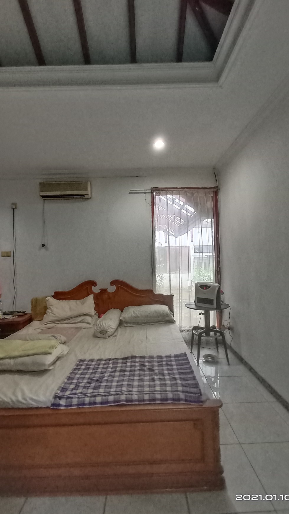 Rumah dua lantai semi furnished, luas posisi Hoek di Bukit Permai Cibubur