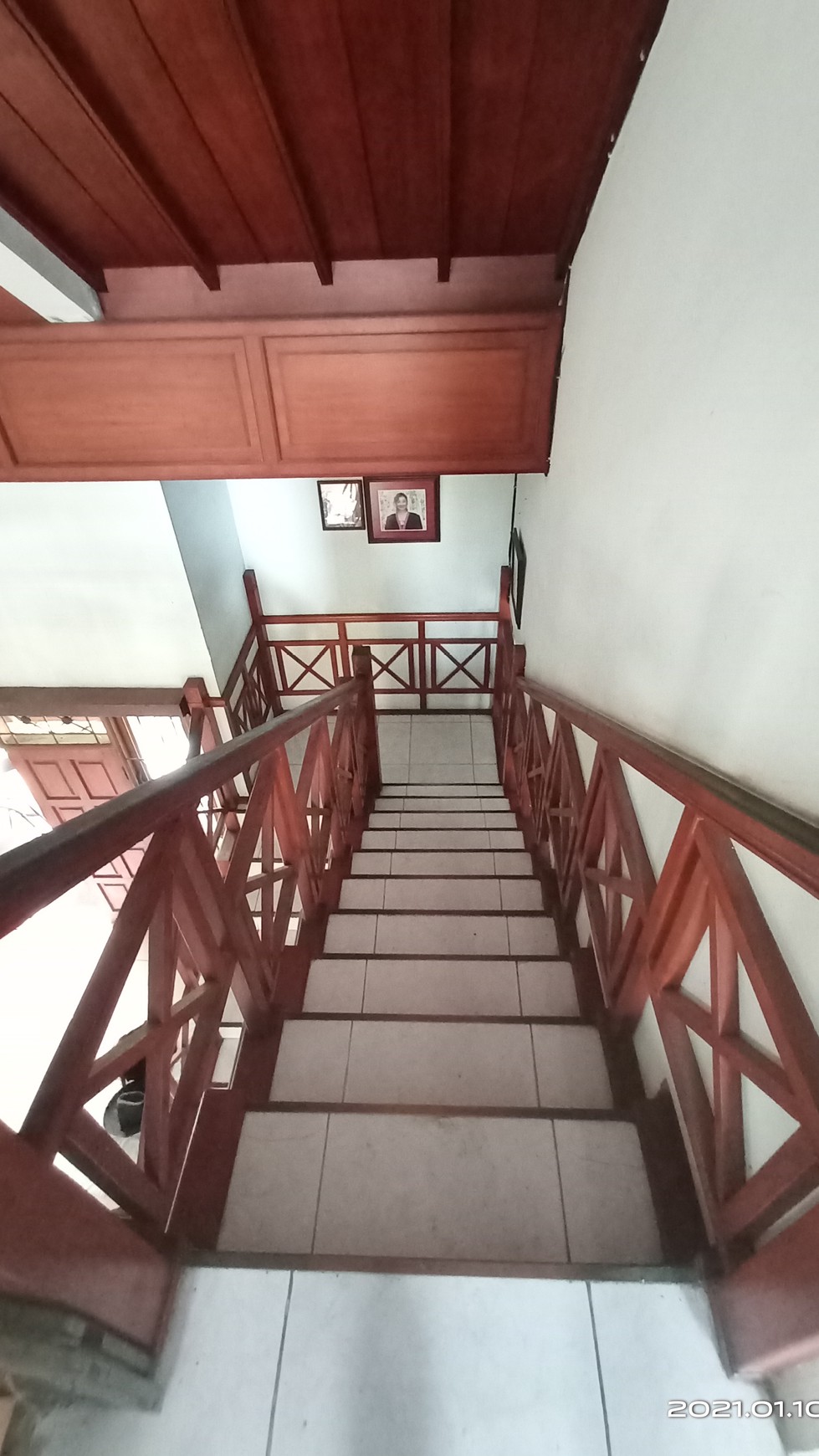 Rumah dua lantai semi furnished, luas posisi Hoek di Bukit Permai Cibubur