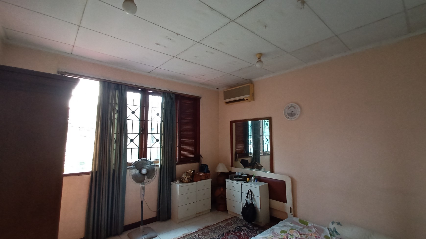 Rumah dua lantai semi furnished, luas posisi Hoek di Bukit Permai Cibubur