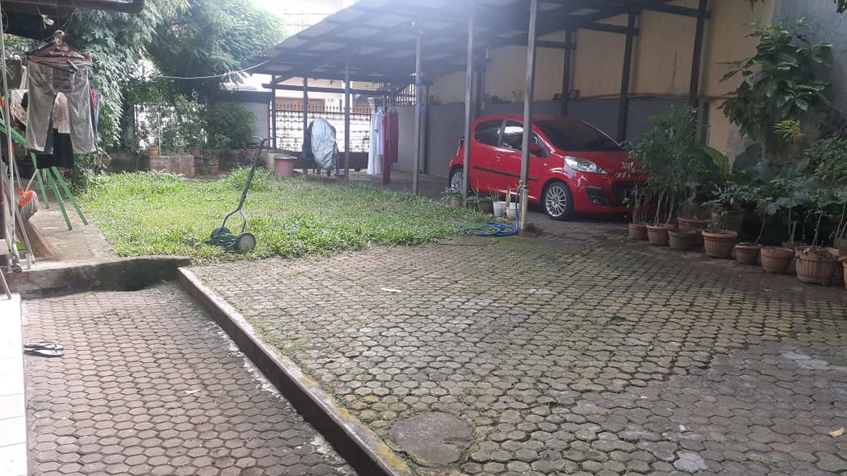 Turun Harga!! Rumah Besar 2.5 lantai di Gudang Peluru Jakarta Selatan