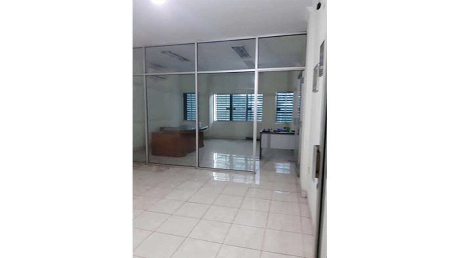 Dijual: Ruko Pangeran Tubagus Angke 
Luas Tanah 5m² x 21m² (105m²)