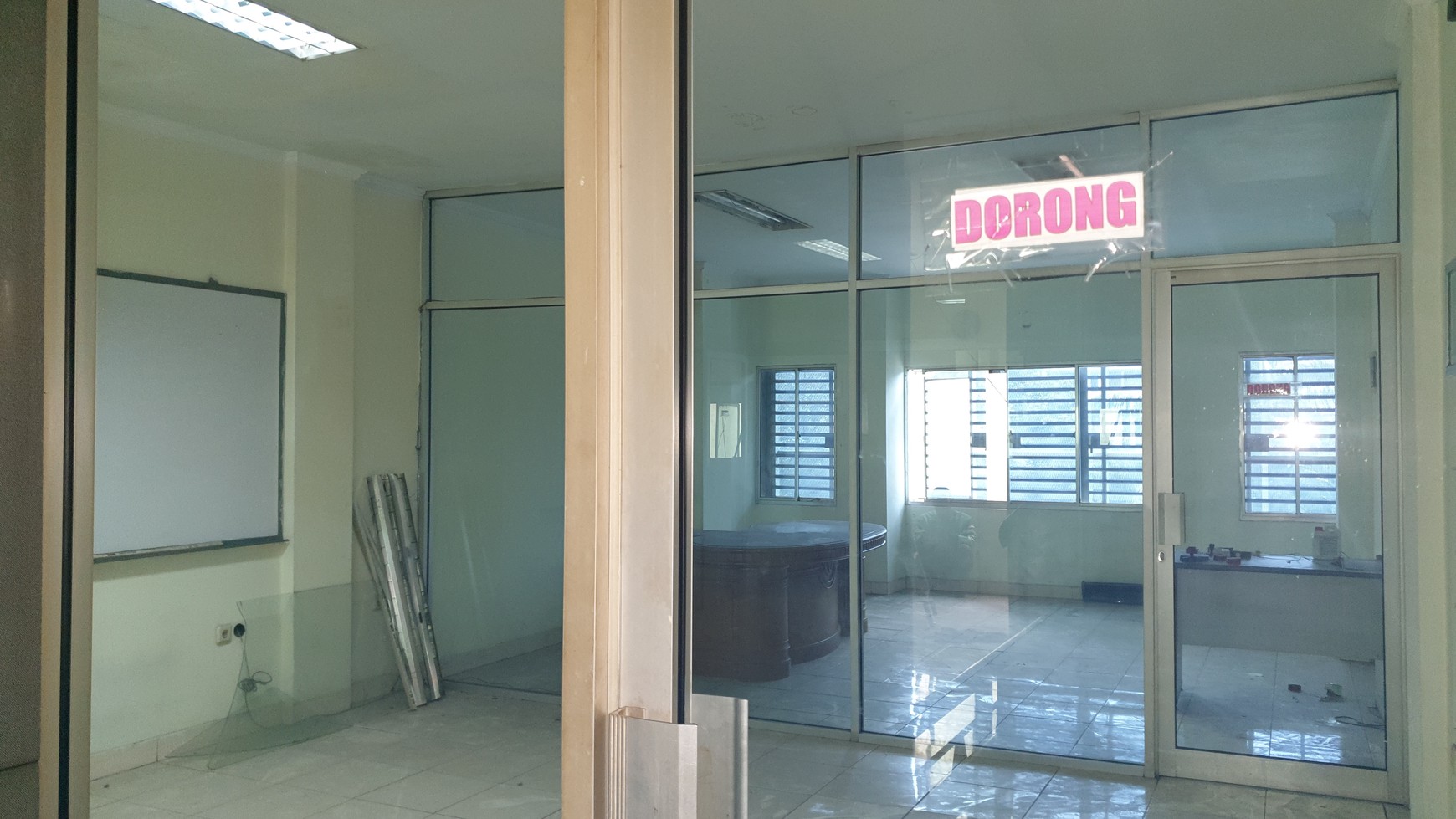 Dijual: Ruko Pangeran Tubagus Angke 
Luas Tanah 5m² x 21m² (105m²)