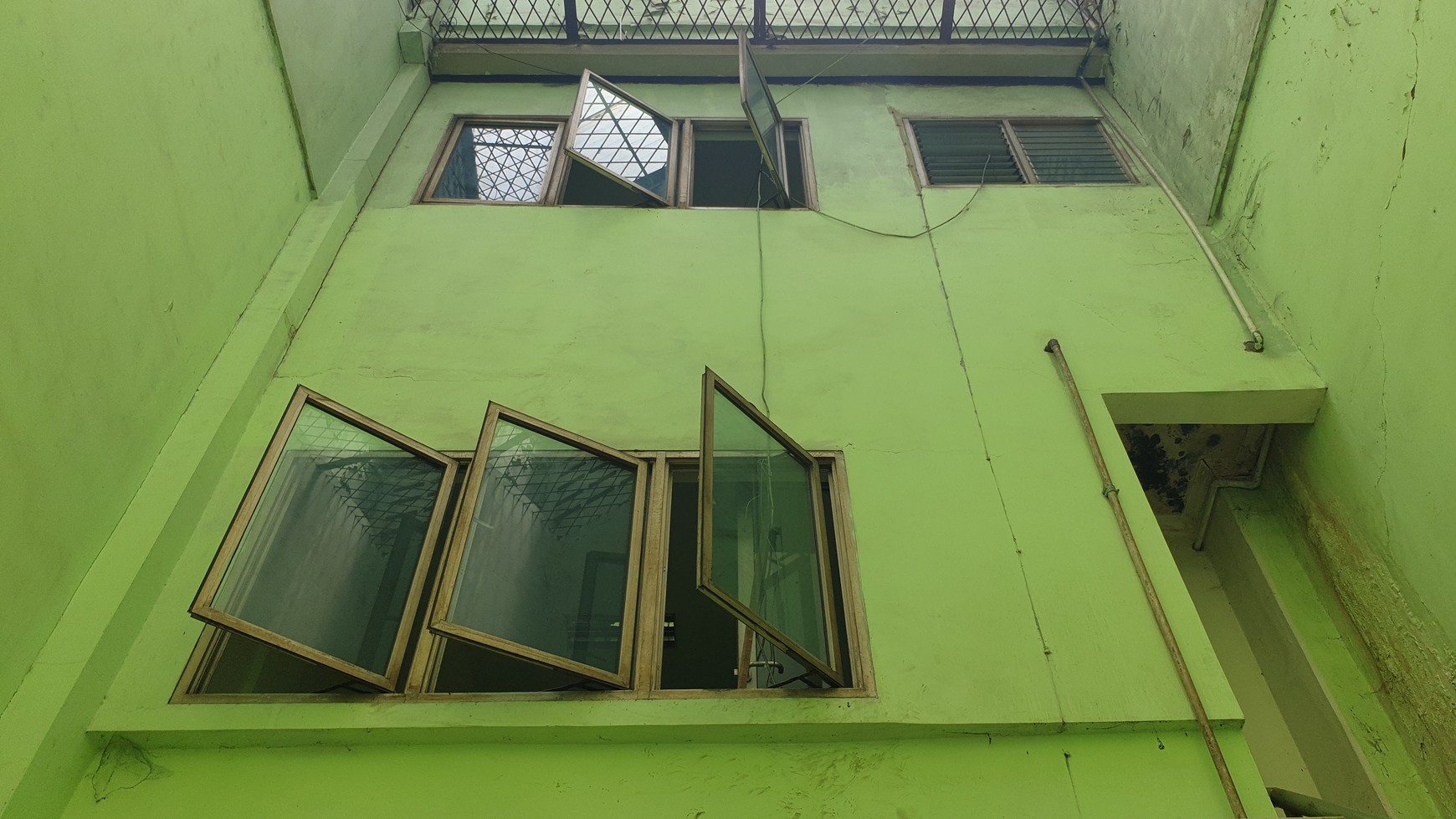 Dijual: Ruko Pangeran Tubagus Angke 
Luas Tanah 5m² x 21m² (105m²)