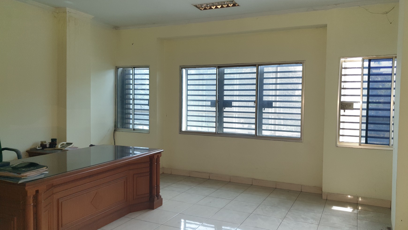 Dijual: Ruko Pangeran Tubagus Angke 
Luas Tanah 5m² x 21m² (105m²)