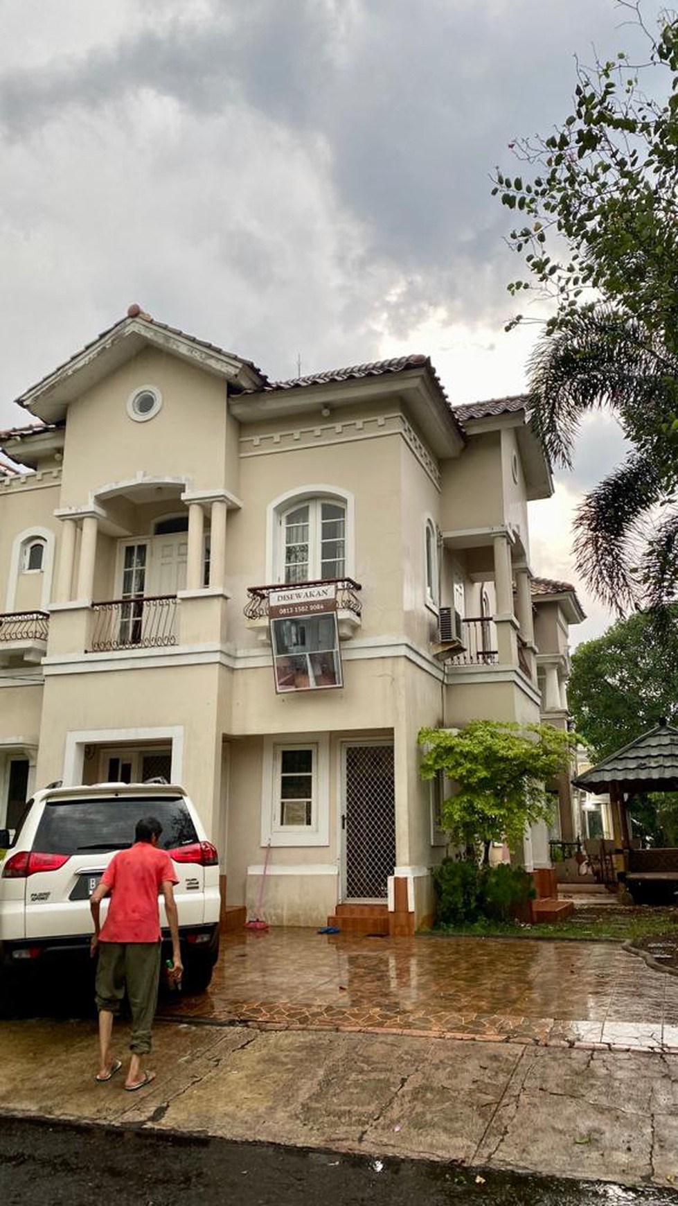 Rumah Sewa 2 Lantai di Raffles Hills