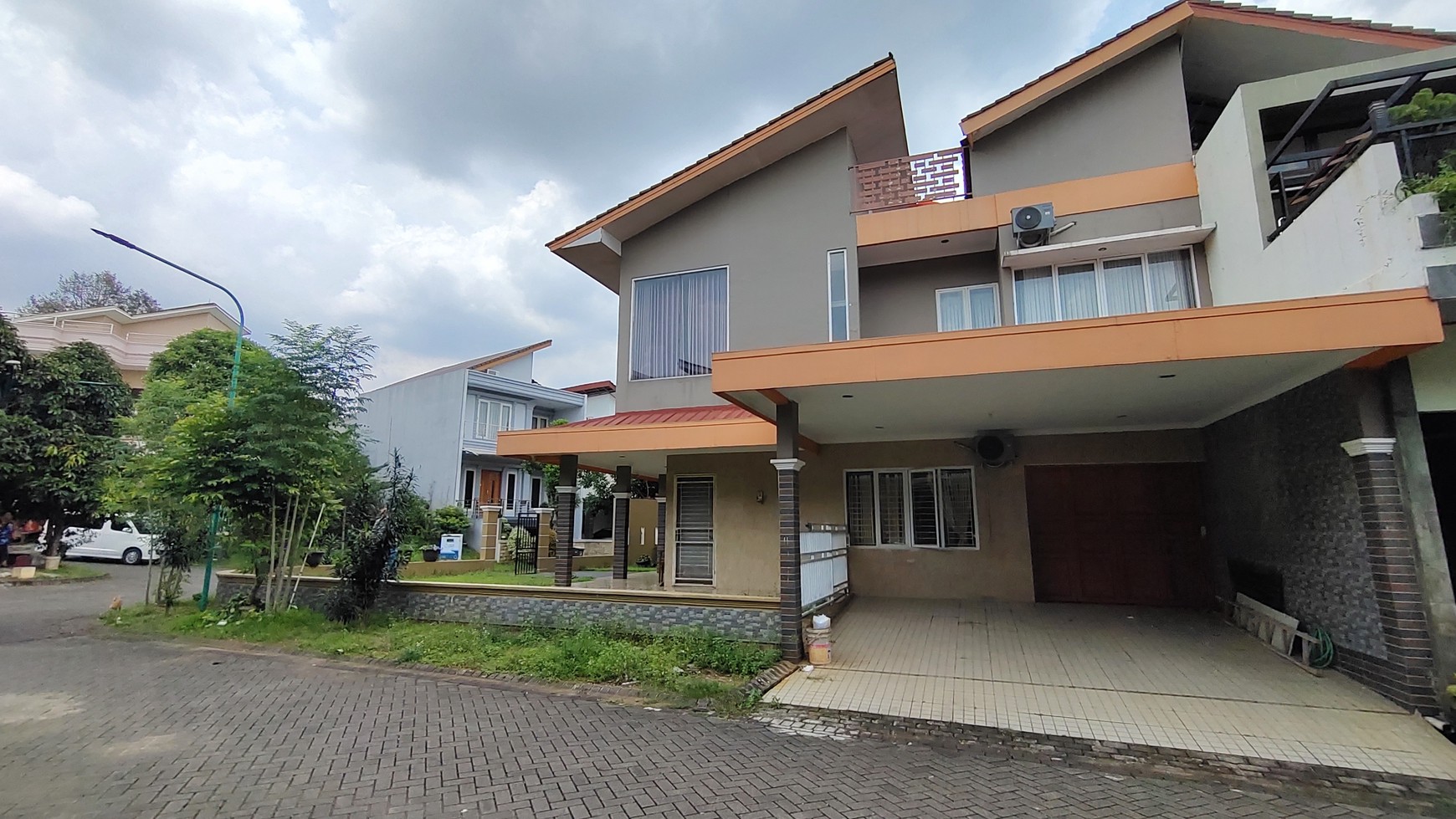 Rumah Kokoh 2 Lantai Hoek di Pancanaka Green Leaf Cibubur 