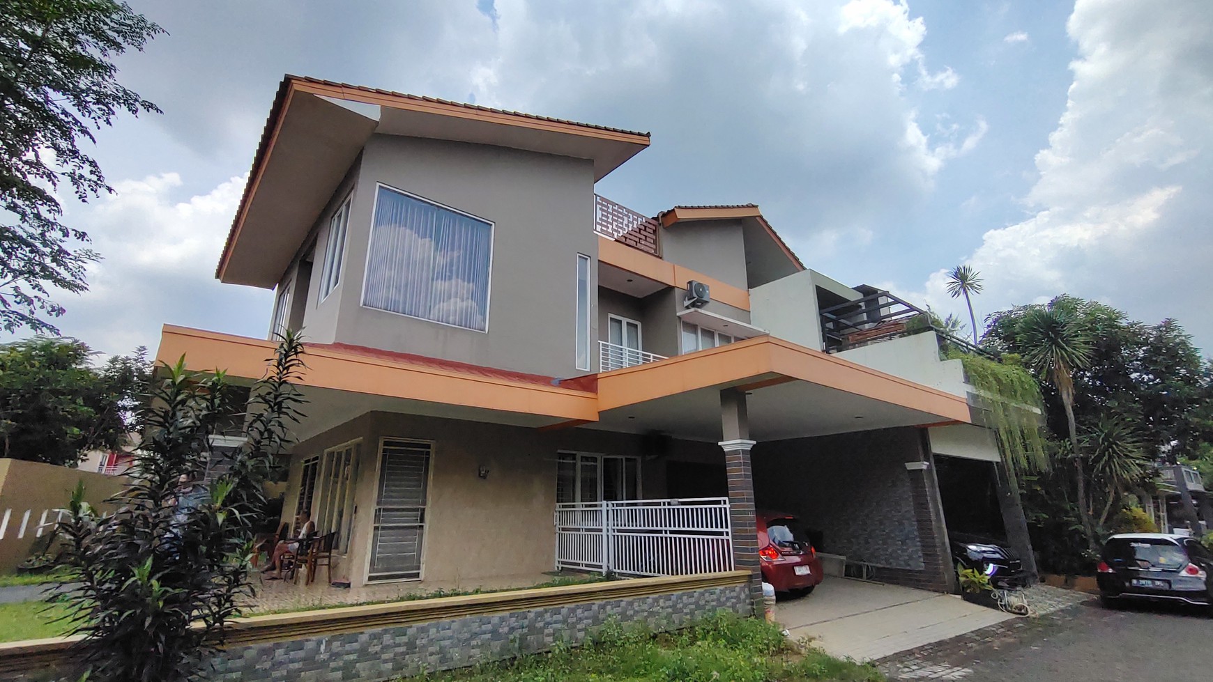 Rumah Kokoh 2 Lantai Hoek di Pancanaka Green Leaf Cibubur 