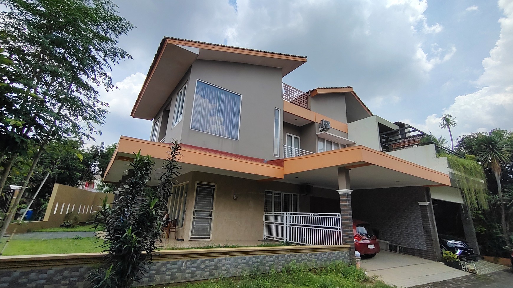 Rumah Kokoh 2 Lantai Hoek di Pancanaka Green Leaf Cibubur 