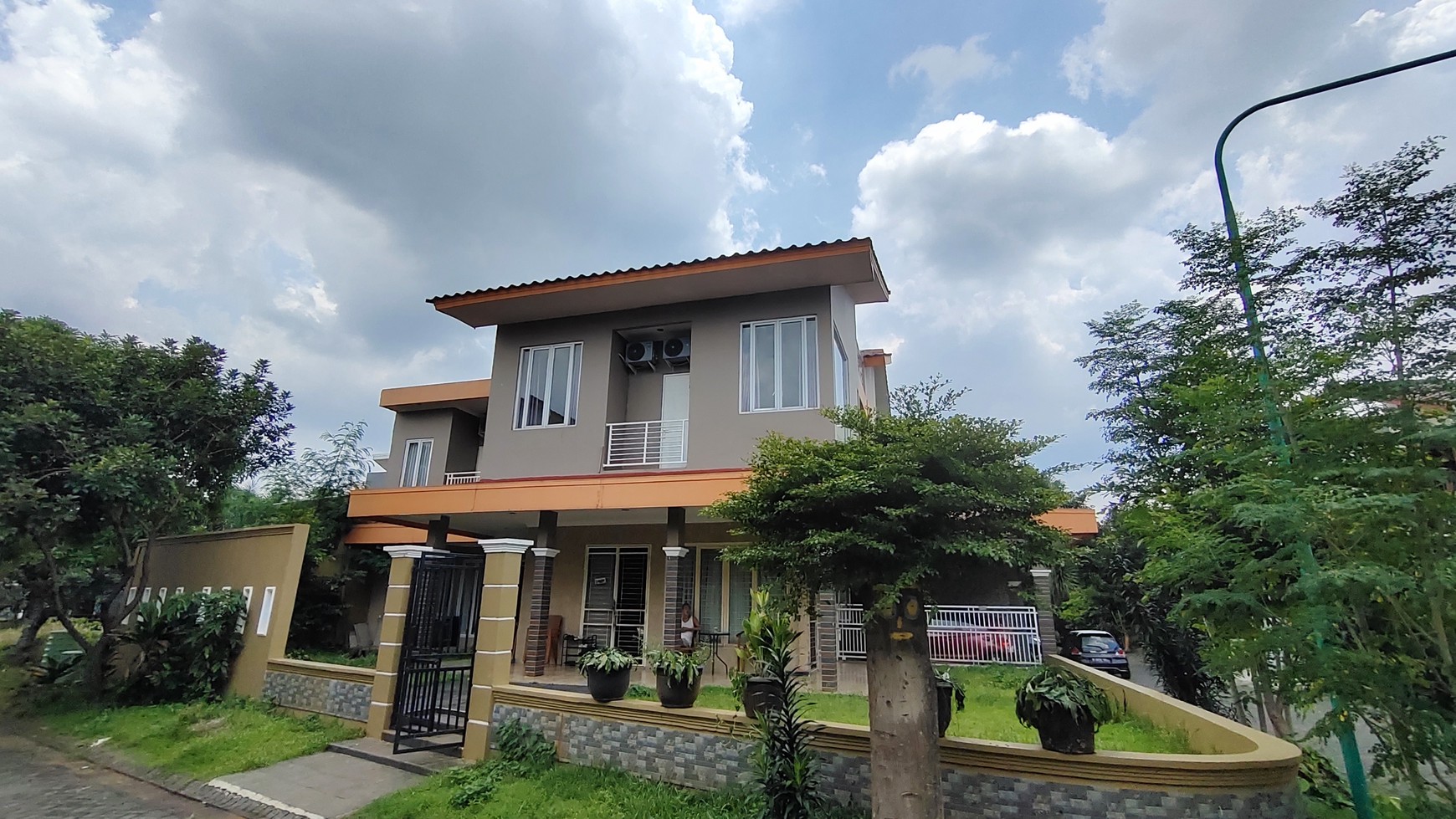 Rumah Kokoh 2 Lantai Hoek di Pancanaka Green Leaf Cibubur 