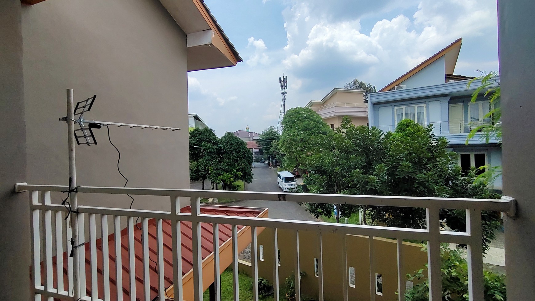 Rumah Kokoh 2 Lantai Hoek di Pancanaka Green Leaf Cibubur 