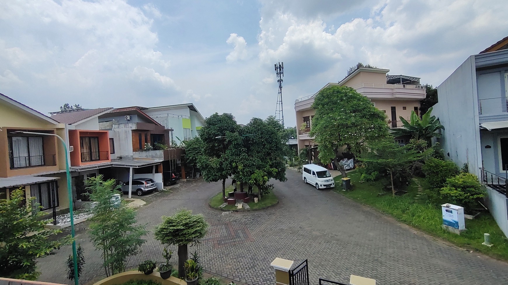 Rumah Kokoh 2 Lantai Hoek di Pancanaka Green Leaf Cibubur 