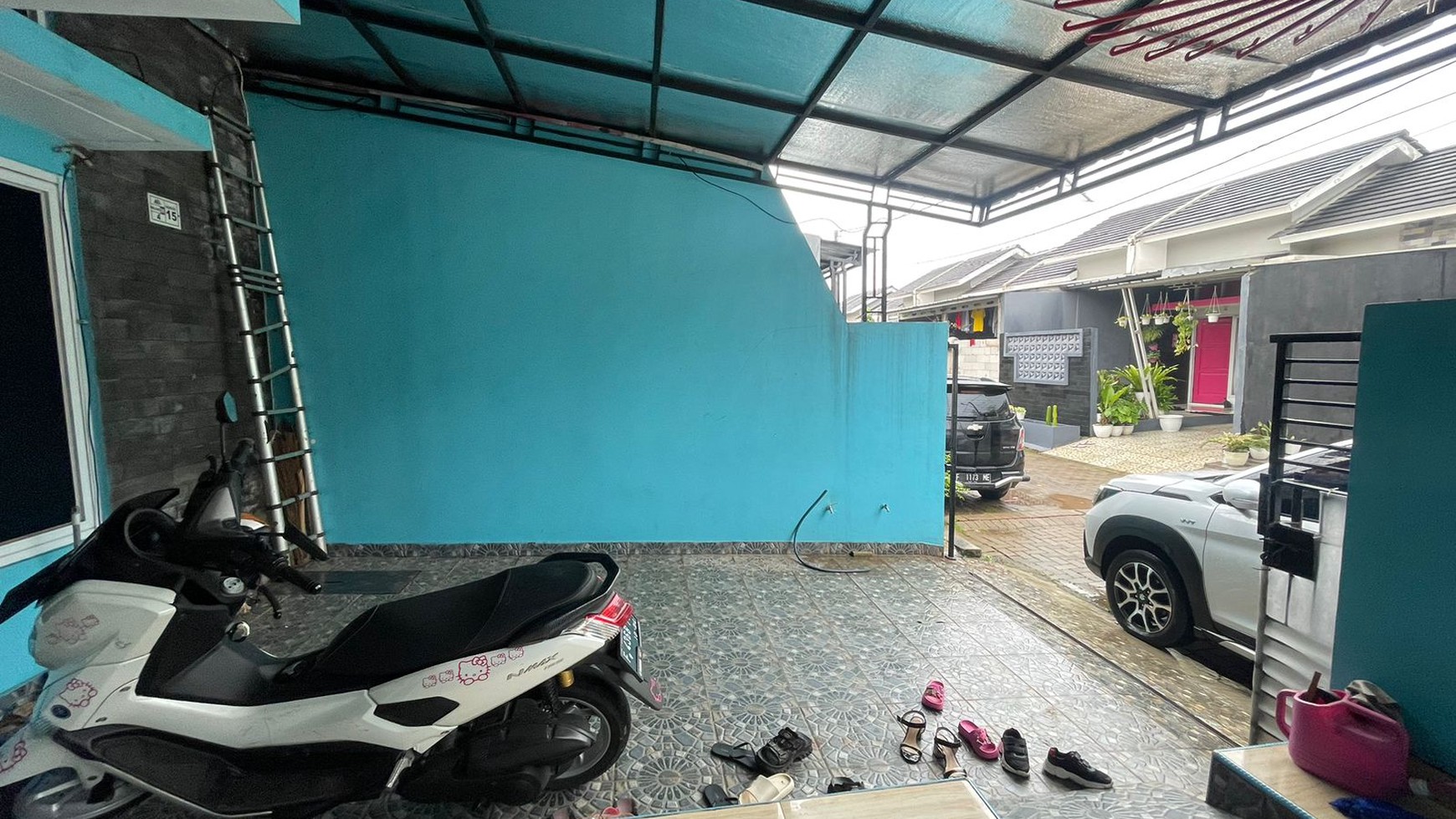 Rumah cantik siap huni di Grand Mekarsari Residence 