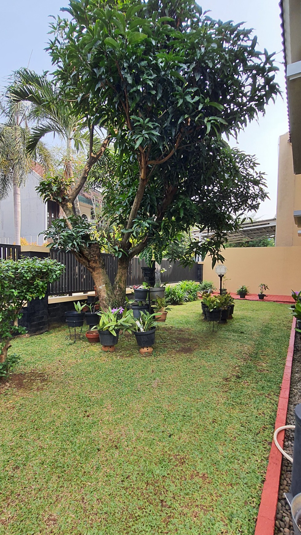 Rumah Hoek Terawat di Citra Grand, Cibubur