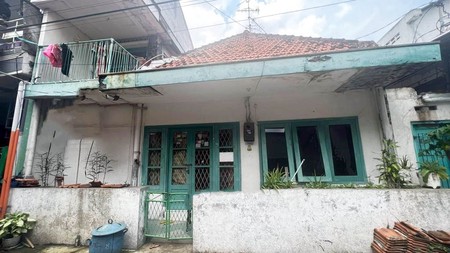 Rumah di Blauran Surabaya Kota, Area Padat Penduduk, Dekat Jalan Tunjungan - MG -