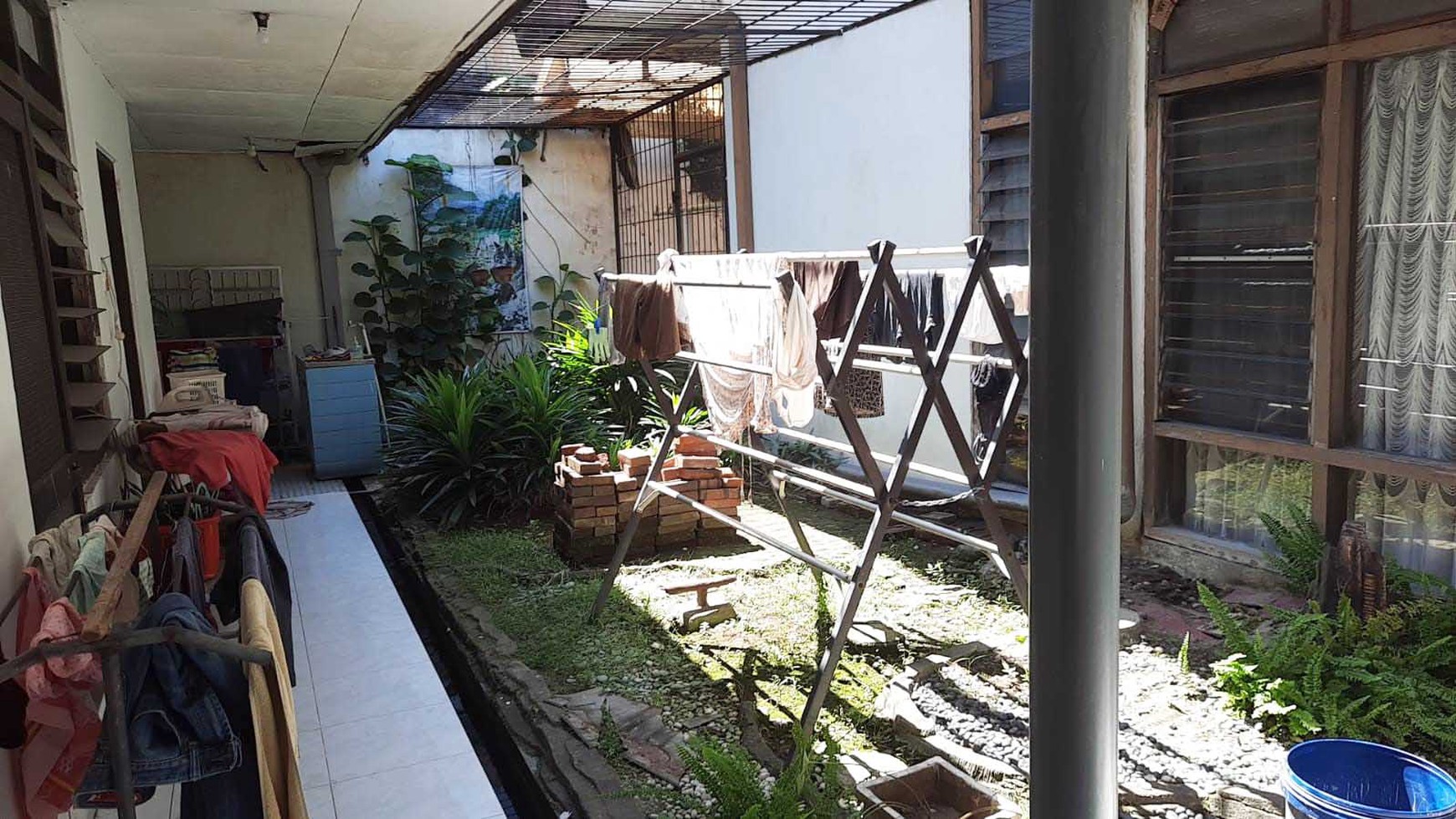 Rumah di Kendangsari Surabaya Selatan, Lokasi Strategis dekat Kampus UBAYA, Row Jalan Lebar - MG -