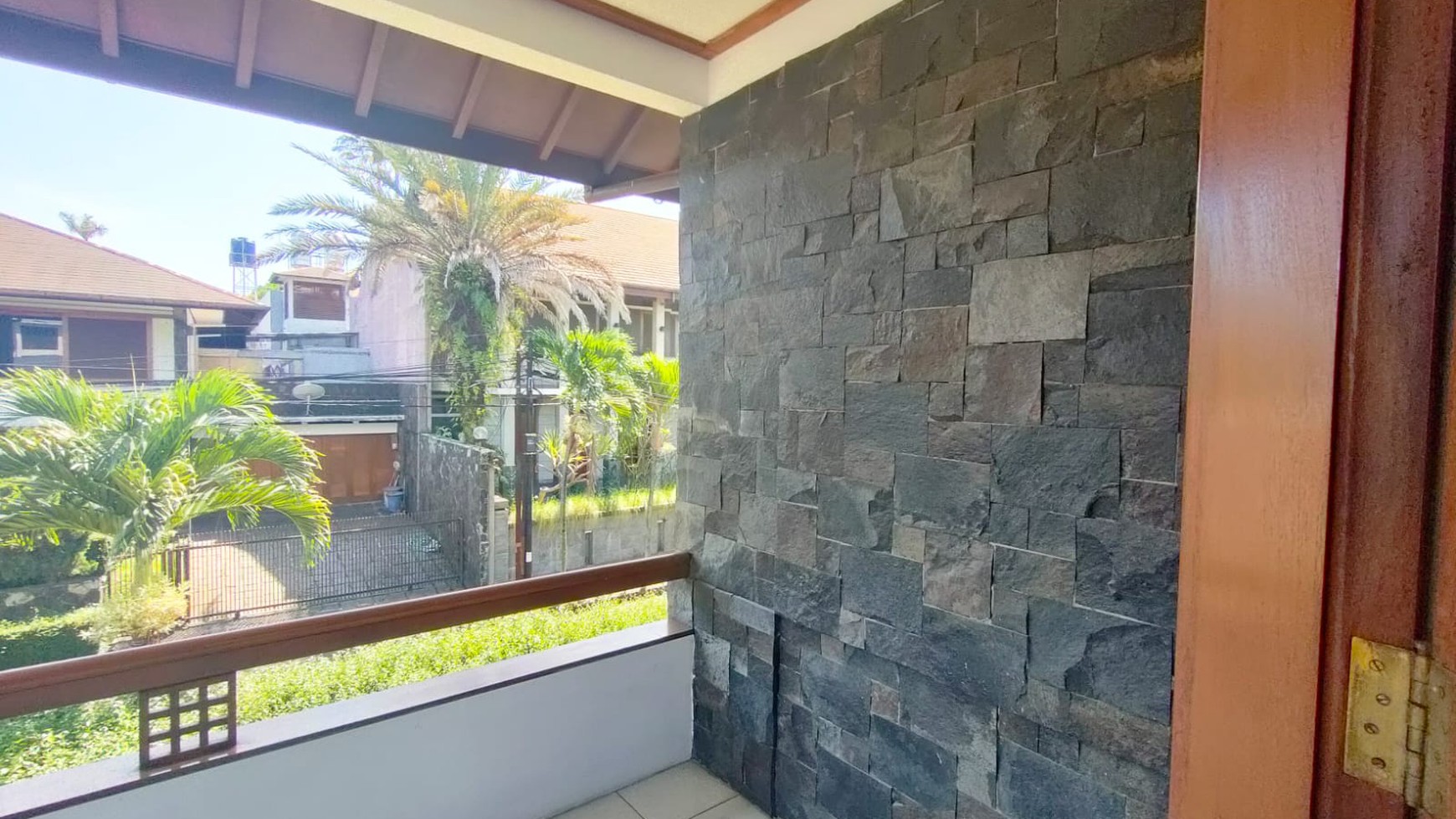 Rumah Lux Full Furnished di Setrasari Kulon, Bandung