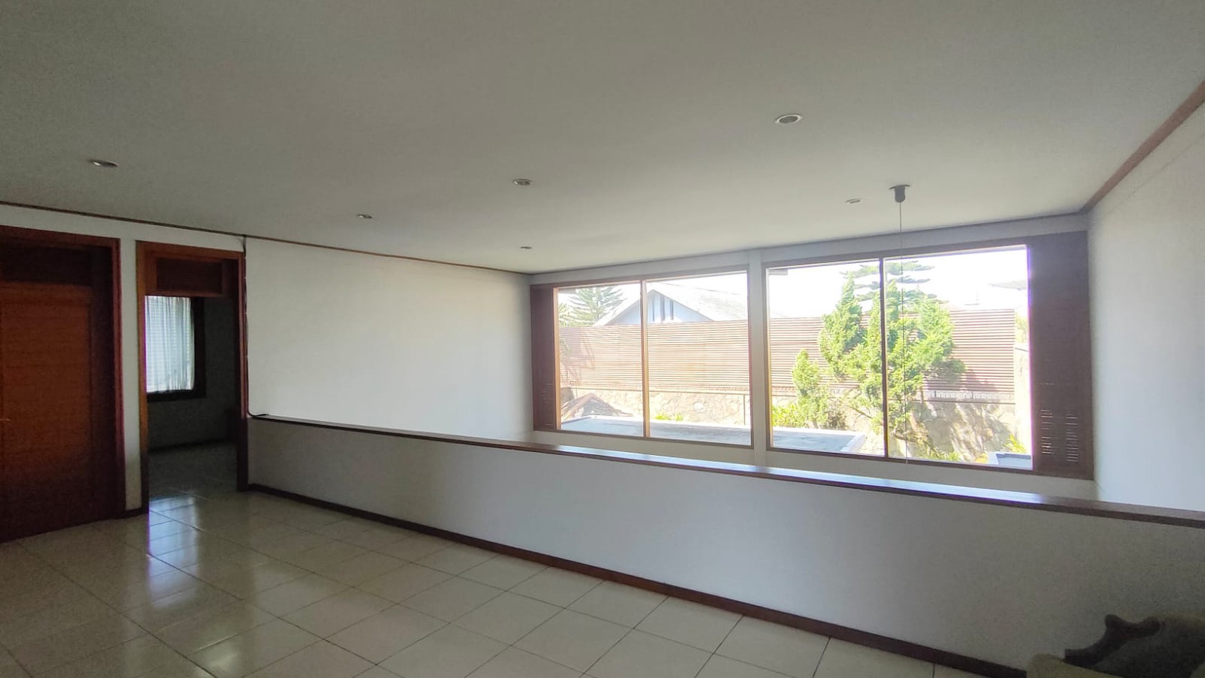 Rumah Lux Full Furnished di Setrasari Kulon, Bandung