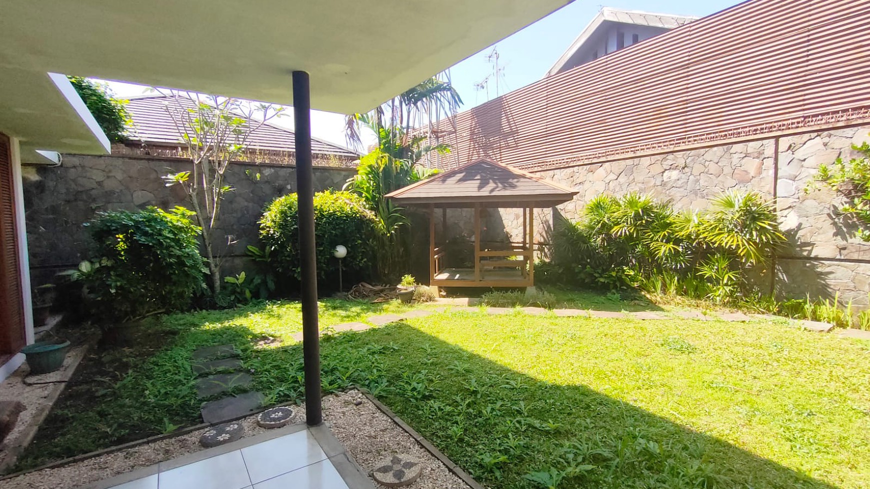 Rumah Lux Full Furnished di Setrasari Kulon, Bandung