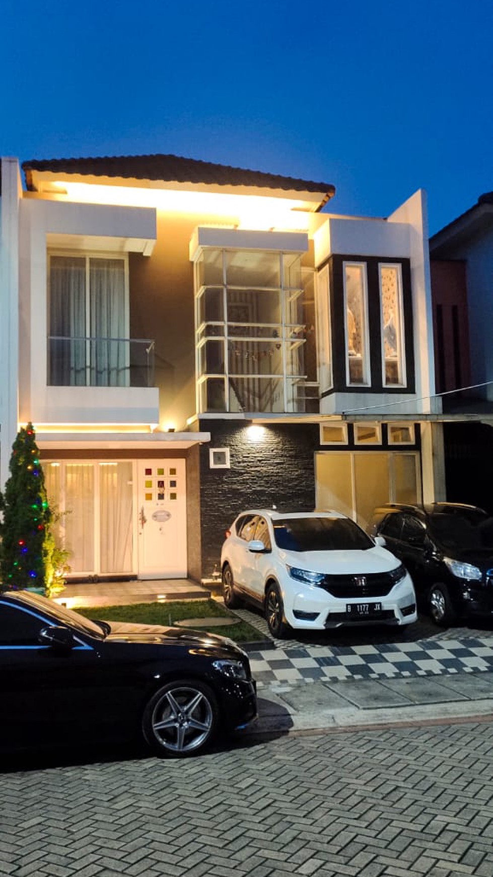 dijual rumah mewah harga bagus lokasi strategis. area bsd serpong utara tangerang selatan banten. perumahan residence one. dekat sekolah binus serpong.